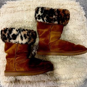 UGG Women’s Tall Brown Boots with Leopard Print Faux Fur inside - Size 9 (US)